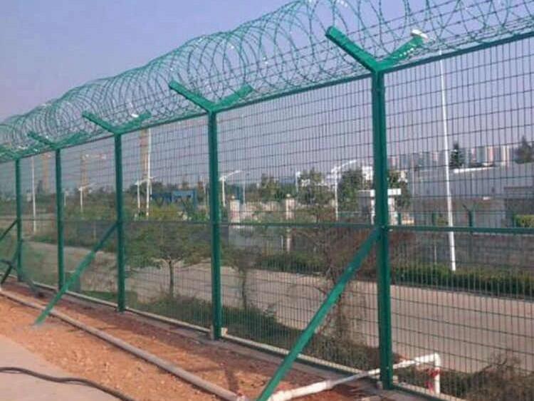 飛行區(qū)鋼筋網(wǎng)圍界   機(jī)場(chǎng)鋼筋網(wǎng)圍界   機(jī)場(chǎng)隔離網(wǎng)