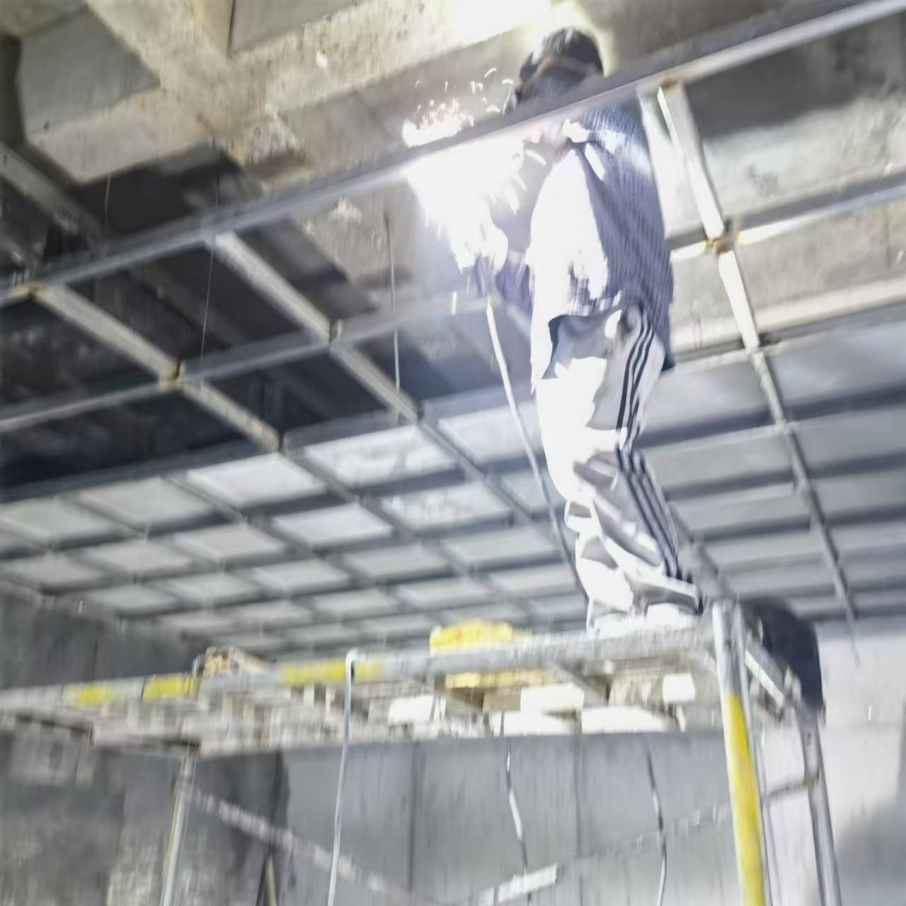 ʡ侀o(h)ʩS҈F(tun) ݗC(j)O(sh)Ӌʩ