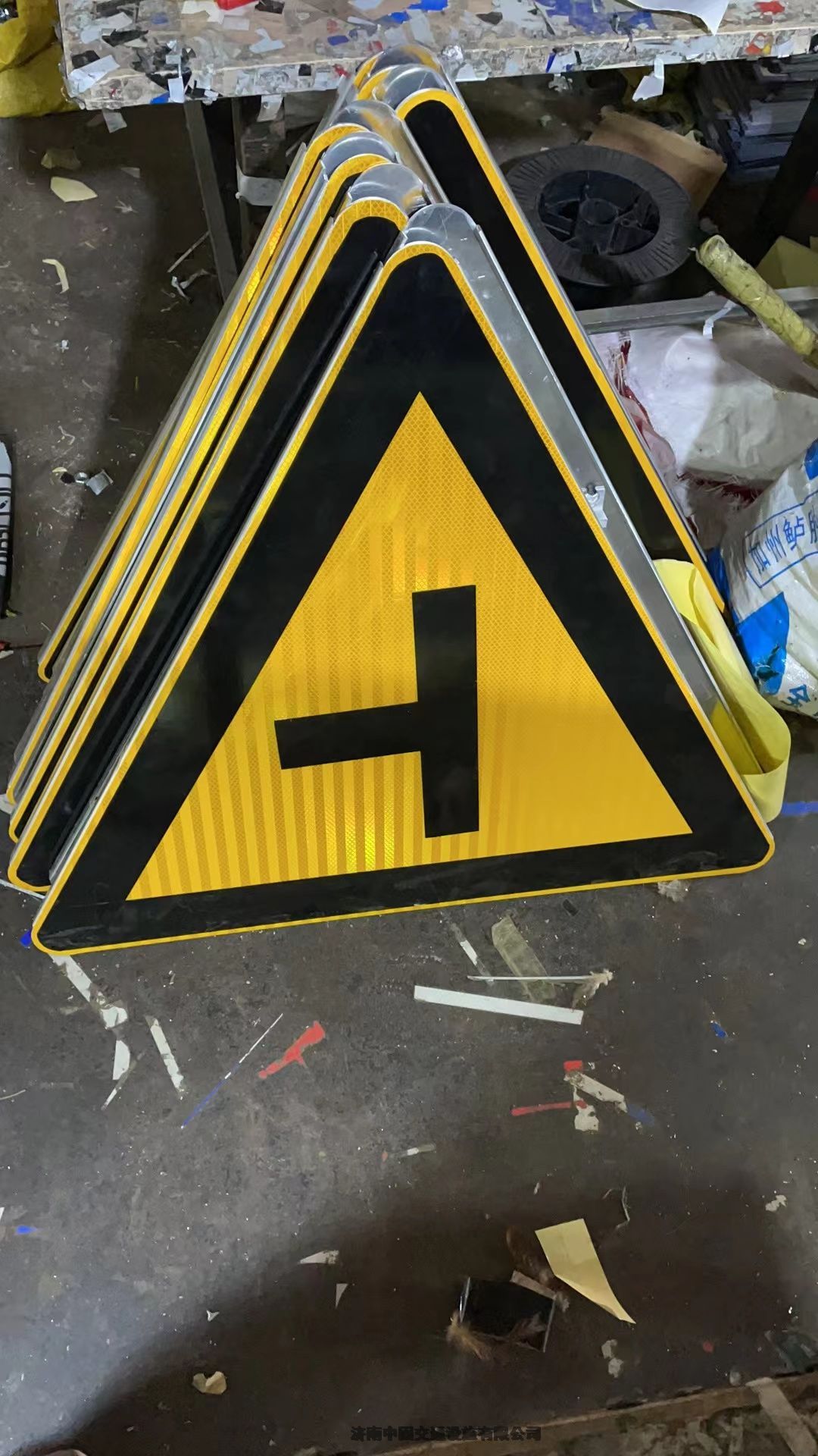 供應(yīng)威海標(biāo)志牌文登道路標(biāo)牌廠家 供應(yīng)威海標(biāo)志牌文登道路標(biāo)牌廠家