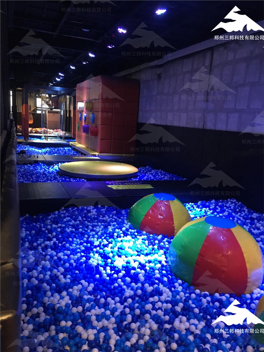 在室內百萬海洋球池闖關活動現場人氣看得見 在室內百萬海洋球池闖關活動現場人氣看得見