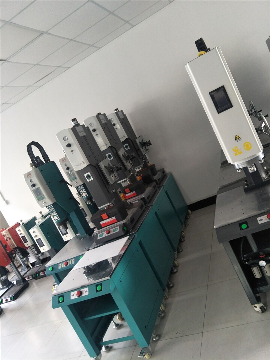 蘇州鋰電池外盒焊接專用超聲波塑料焊接機 蘇州鋰電池外盒焊接專用超聲波塑料焊接機