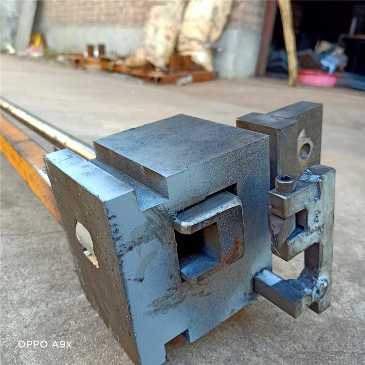 折角模具 沖孔模具 槽鋼模具多種型號的模具定制 折角模具 沖孔模具 槽鋼模具多種型號的模具定制