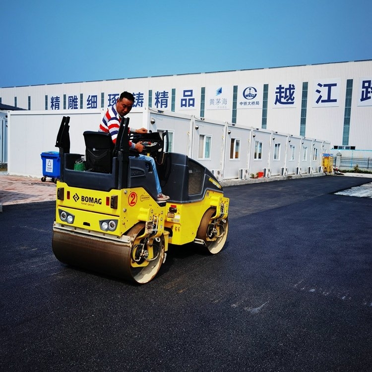 r·ʩF(tun) r·攂䁘(bio)(zhn)